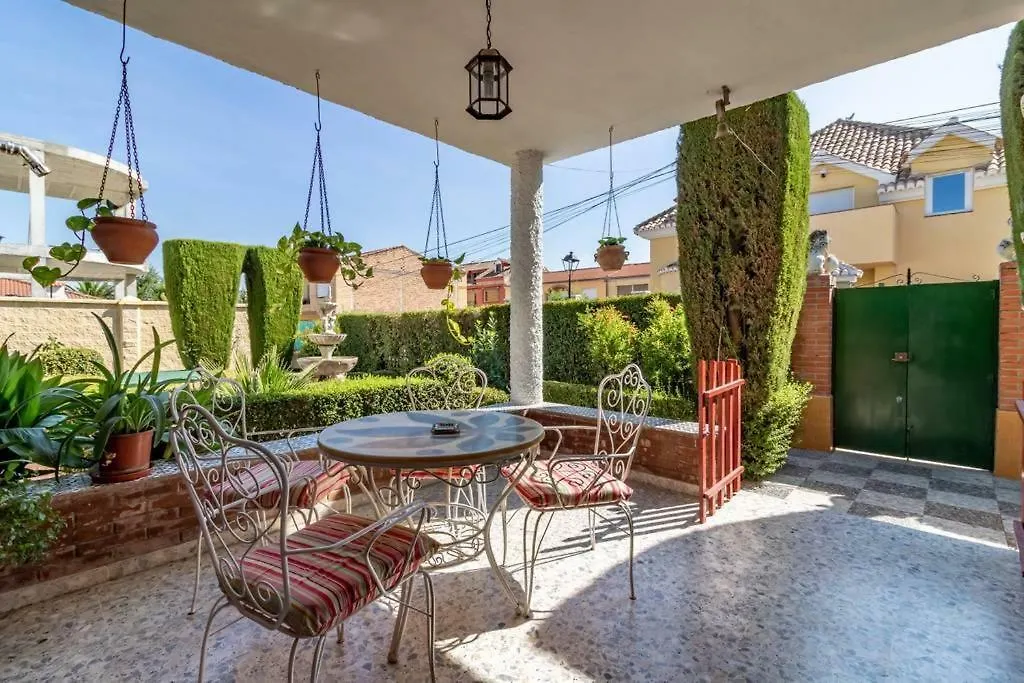 Chalet acogedor con piscina muy cerca de Granada Villa Churriana de la Vega