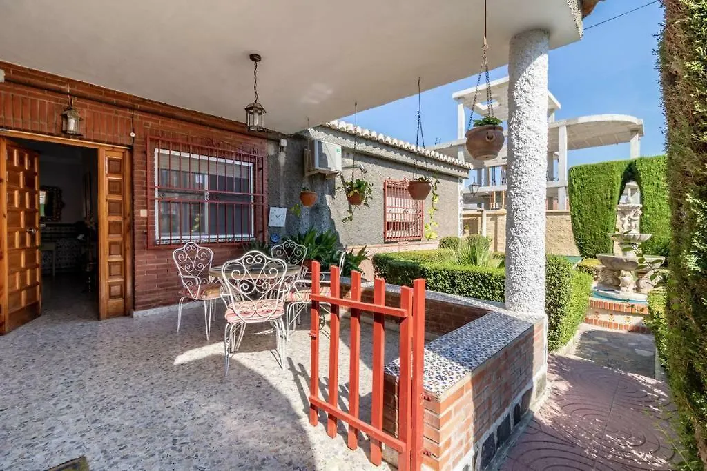 Chalet acogedor con piscina muy cerca de Granada Villa Churriana de la Vega 0*,  España